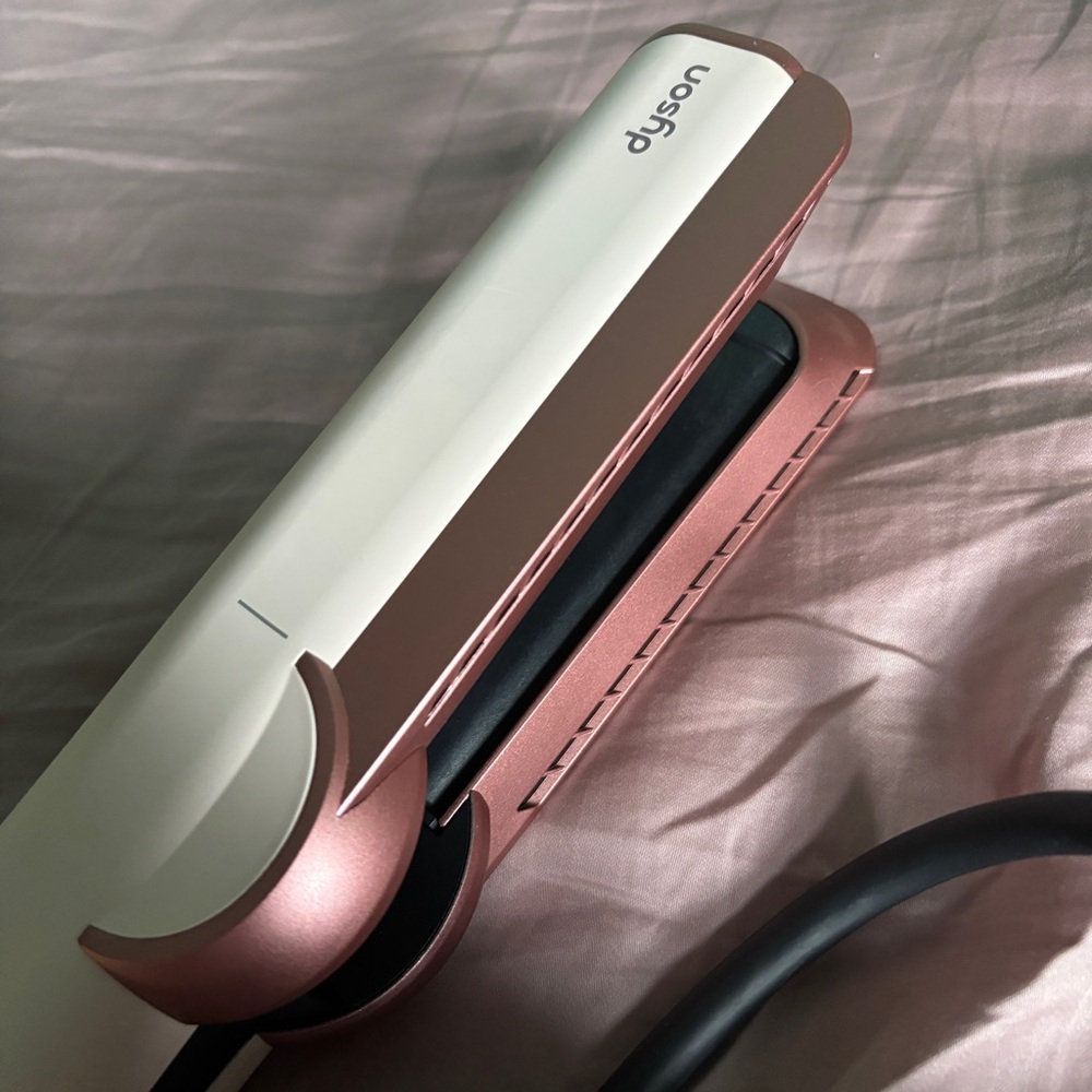 Dyson Airstrait straightener
(Ceramic Pink/Rose Gold)